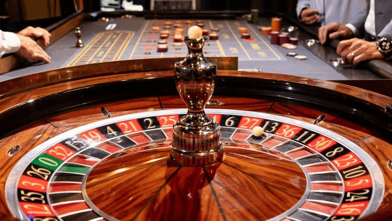 Live Dealer Baccarat တိုက်ရိုက် ကာစီနို ကစားနေသည့် မြင်ကွင်း
